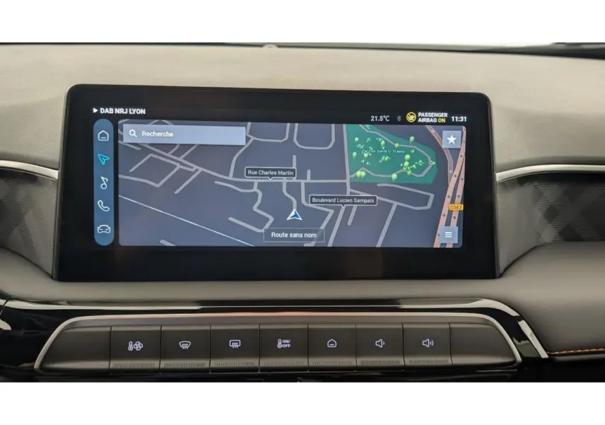 Écran tactile central de 10,25 pouces affichant la navigation dans l’habitacle du MG3 Cosmic Silver 2026.