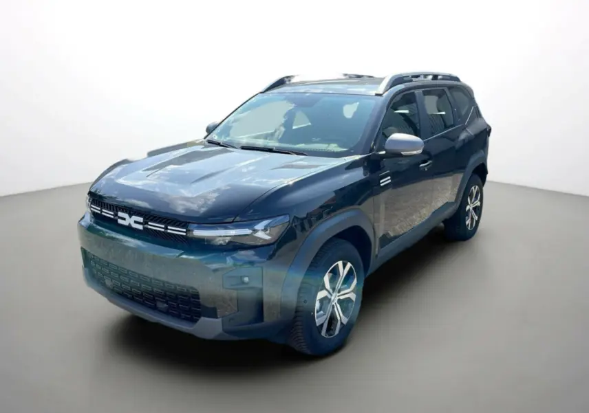 SUV Dacia Bigster noir perle vu en 3/4 avant droit, avec barres de toit et jantes alu 17 pouces visibles.