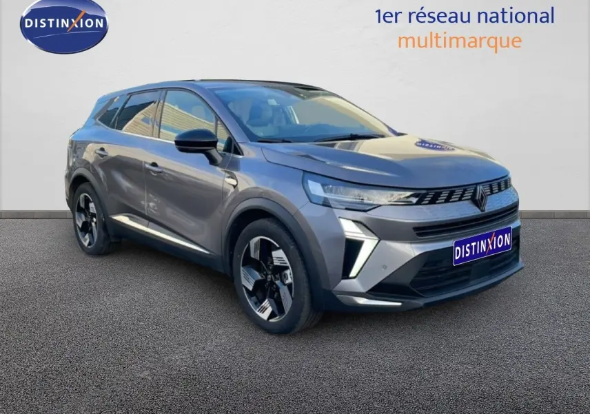 Renault SYMBIOZ E-TECH hybride gris cassiopée métal en 3/4 avant avec calandre distinctive et jantes modernes.