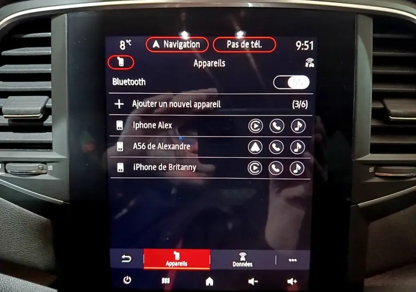 Écran tactile central affichant le menu Bluetooth de la Renault Mégane Techno TCe 140 EDC, intérieur noir.