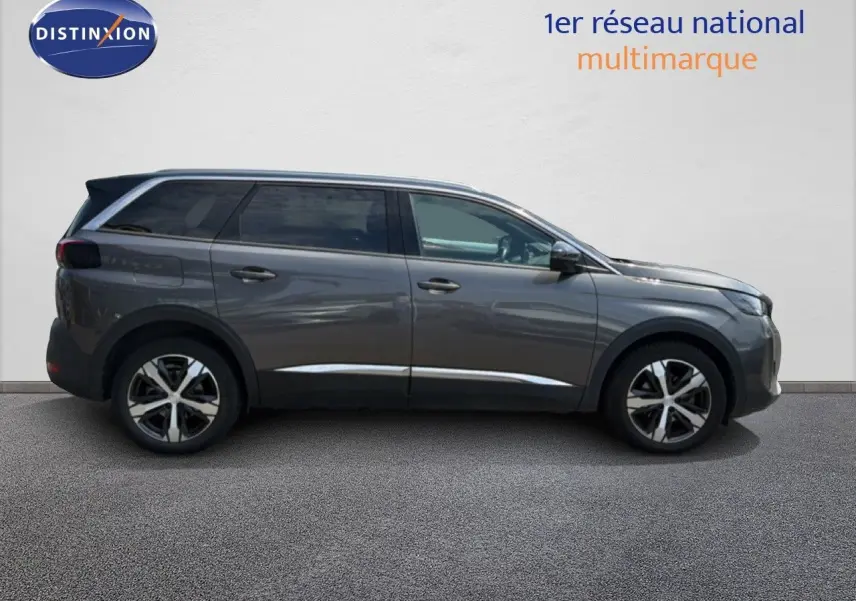 Peugeot 5008 gris Platinium avec toit noir, vue latérale droite, SUV 7 places au design moderne et élégant.