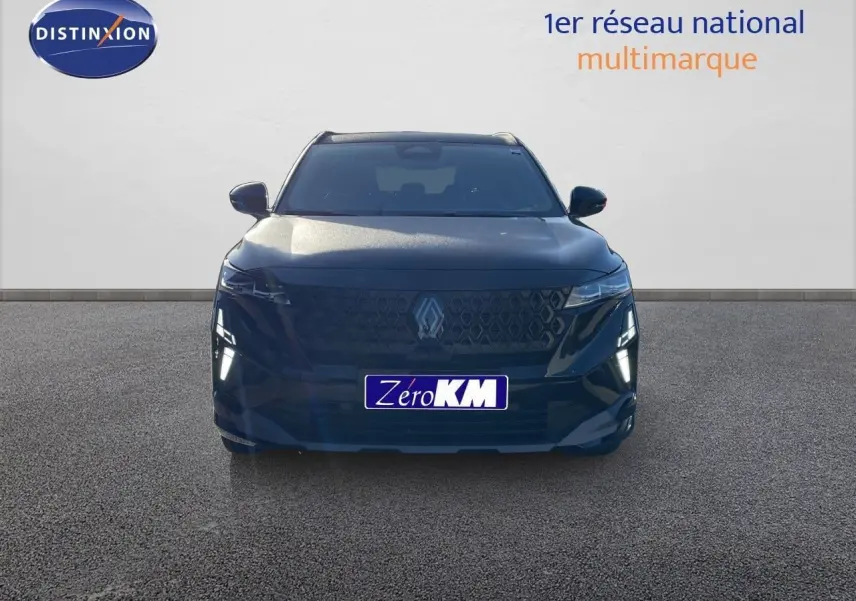 Vue avant d'un Renault Austral E-Tech Full Hybrid noir étoile métal, avec calandre et feux LED distinctifs.