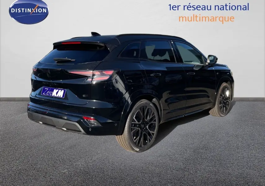 Renault Austral E-Tech hybride noir étoile métal, vue 3/4 arrière droit, jantes noires distinctives.