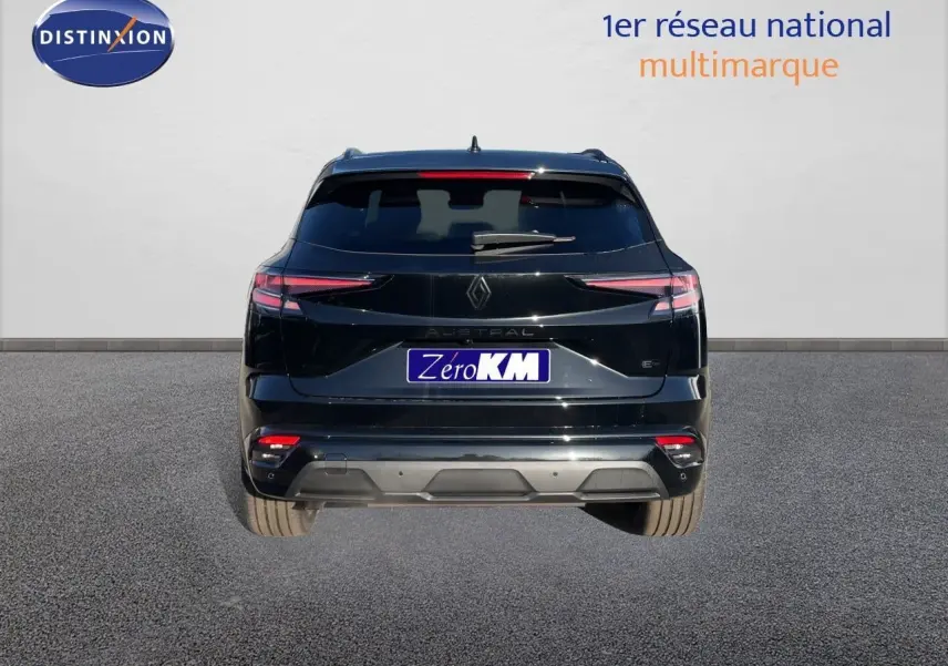 Vue arrière du Renault Austral noir étoile métal 2026 avec feux LED effilés et plaque Zero KM visible.