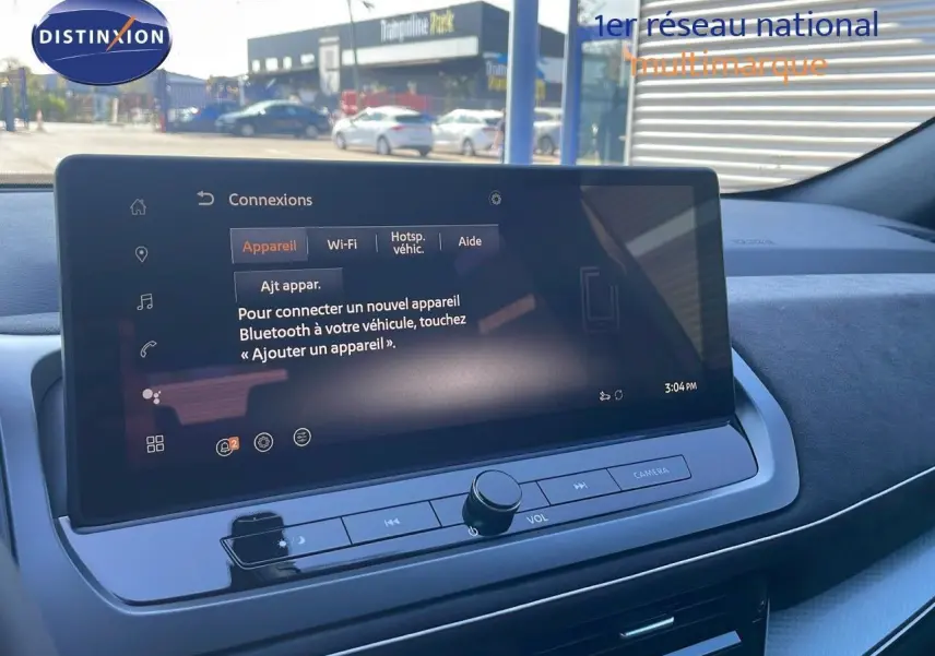 Écran tactile du système multimédia du Nissan Qashqai 2025 affichant le menu de connexions Bluetooth.