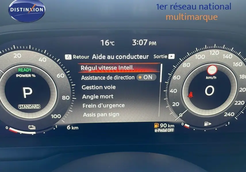 Écran tactile central du Nissan Qashqai 2025 affichant les applications Google Maps, Android Auto et NissanConnect.