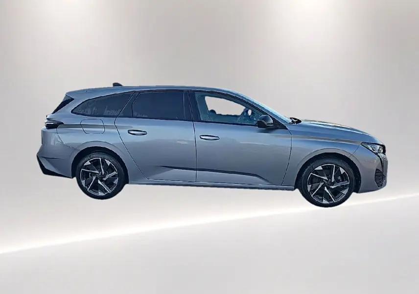Profil droit de la Peugeot 308 SW 1.5 BlueHDi 130 gris Artense avec jantes alliage et vitres arrière surteintées.