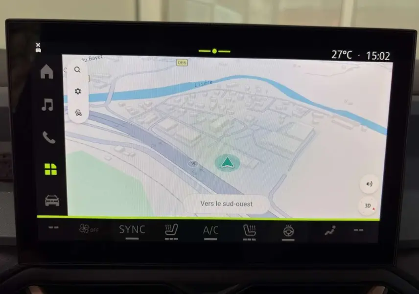 Écran tactile central du tableau de bord du Dacia Bigster Hybrid-G 150 affichant la navigation GPS en mode carte.