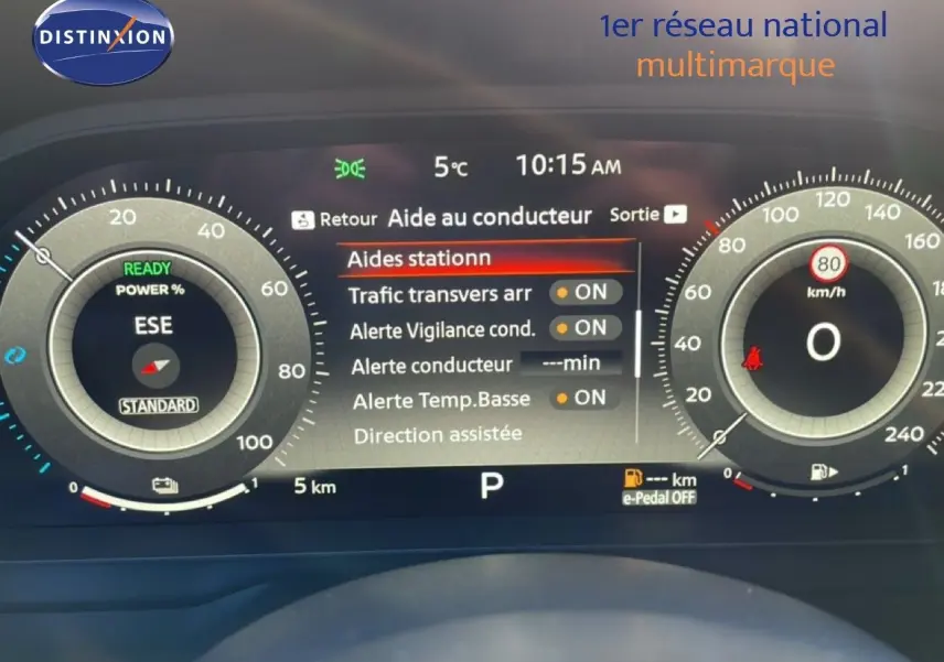 Tableau de bord numérique du Nissan Qashqai 1.5 E-POWER 205CH N-CONNECTA affichant les aides à la conduite à 10:15.