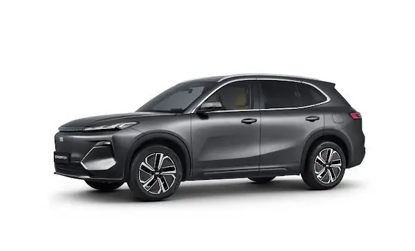 Vue 3/4 avant droite du SUV hybride rechargeable Geely STARRAY gris volcanique avec jantes alliage et lignes épurées.