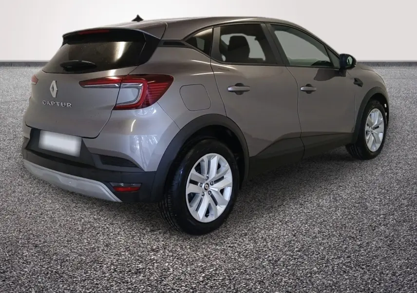 Renault Captur gris foncé en vue 3/4 arrière droit, avec jantes alliage et feux arrière LED distinctifs.