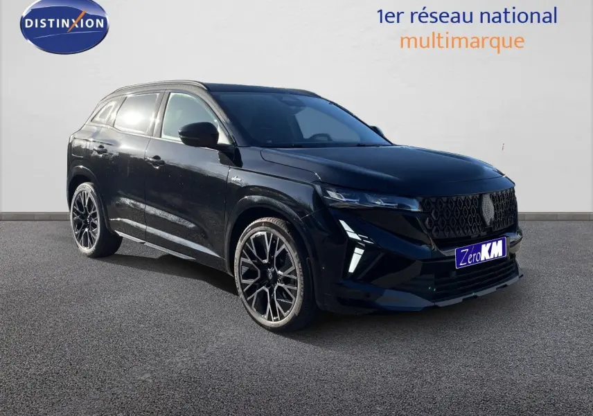 Renault Austral E-Tech hybride noir étoile métal, vue 3/4 avant droit avec jantes alliage distinctives.