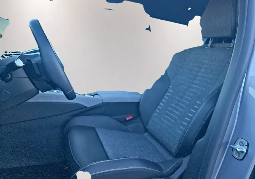 Vue intérieure côté conducteur du siège avant en tissu gris et cuir noir du Peugeot 5008 Hybrid 145 allure e-dcs6 2025.