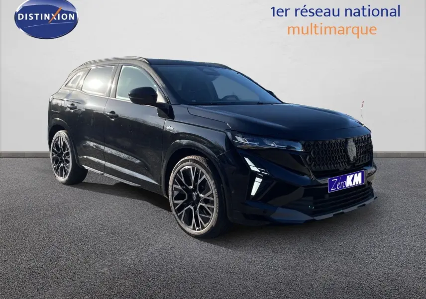 Renault Austral E-Tech hybride noir étoile métal, vue 3/4 avant droit avec jantes alliage distinctives.