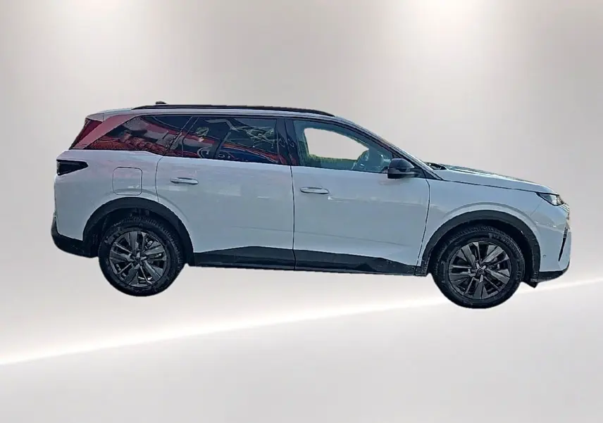 Profil droit du Peugeot 5008 Hybrid 145 allure e-dcs6 blanc avec jantes alu et toit noir contrasté.