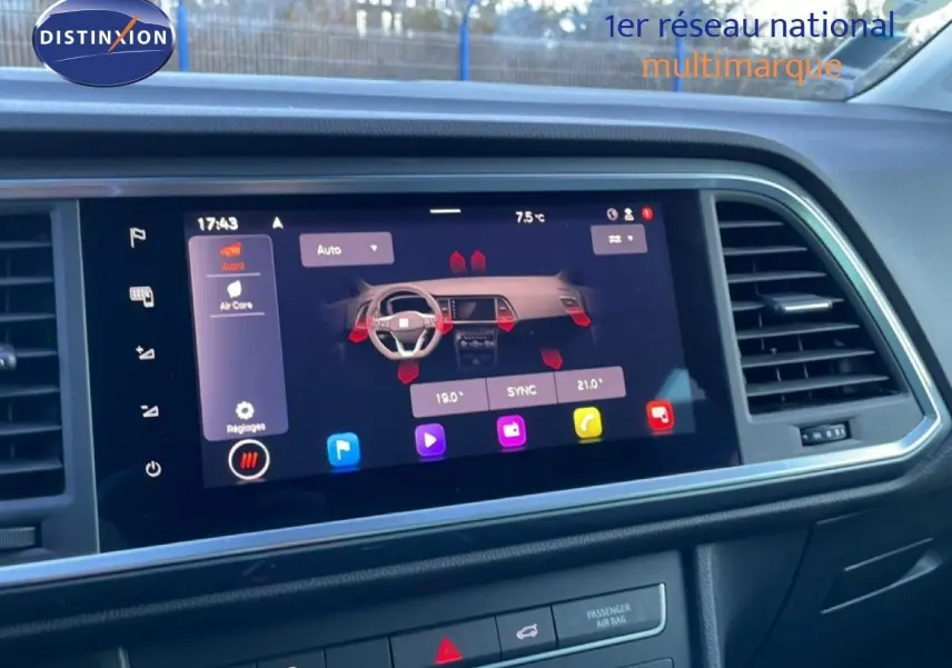 Écran tactile central du tableau de bord du SEAT Ateca 2022, affichant les réglages de climatisation.