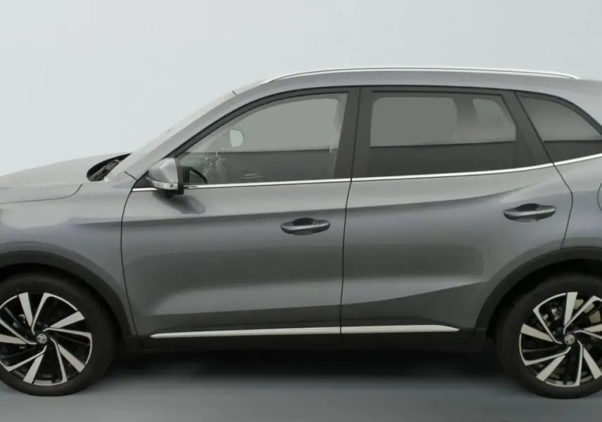 Profil côté gauche de la MG3 1.5 L HYBRID+ 195 CH LUXURY 2025 en blanc Dover avec jantes alliage au design moderne.