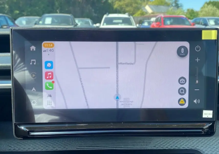 Écran tactile central 10,25 pouces du Citroën C3 Aircross 2026 affichant la navigation GPS en intérieur.