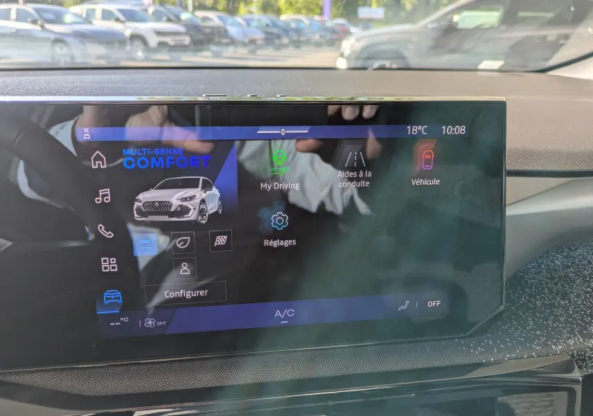 Écran tactile central de la Renault Clio VI TCe 115ch Techno affichant le mode Multi-Sense Comfort, vue intérieure.