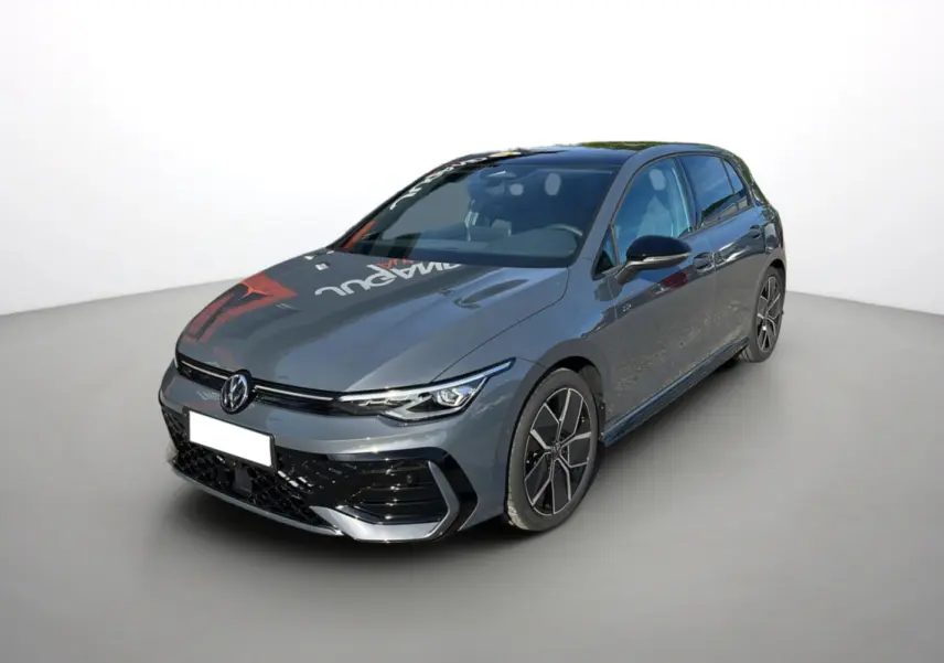 Volkswagen Golf E-TSI 150 R-Line gris dauphin vue 3/4 avant avec jantes alu 18 pouces et toit ouvrant panoramique.