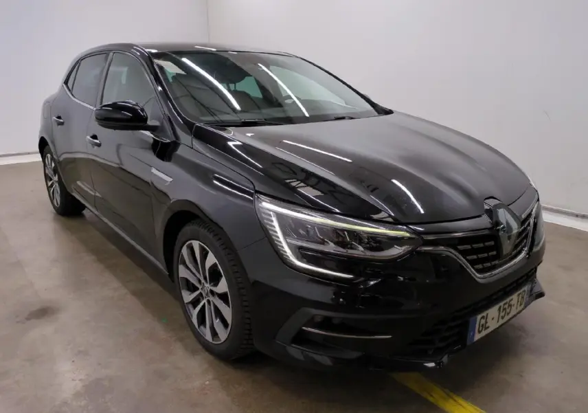 Renault Mégane noire métal vue 3/4 avant droit avec jantes alliage et feux LED signature en C.