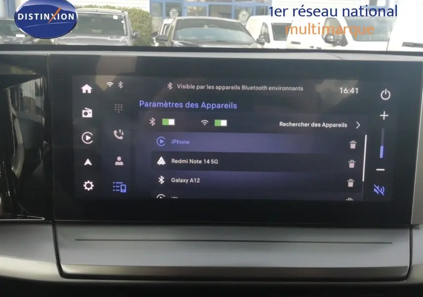 Écran tactile central de l’Opel Frontera 2025 affichant les paramètres Bluetooth avec interface moderne et fond noir.