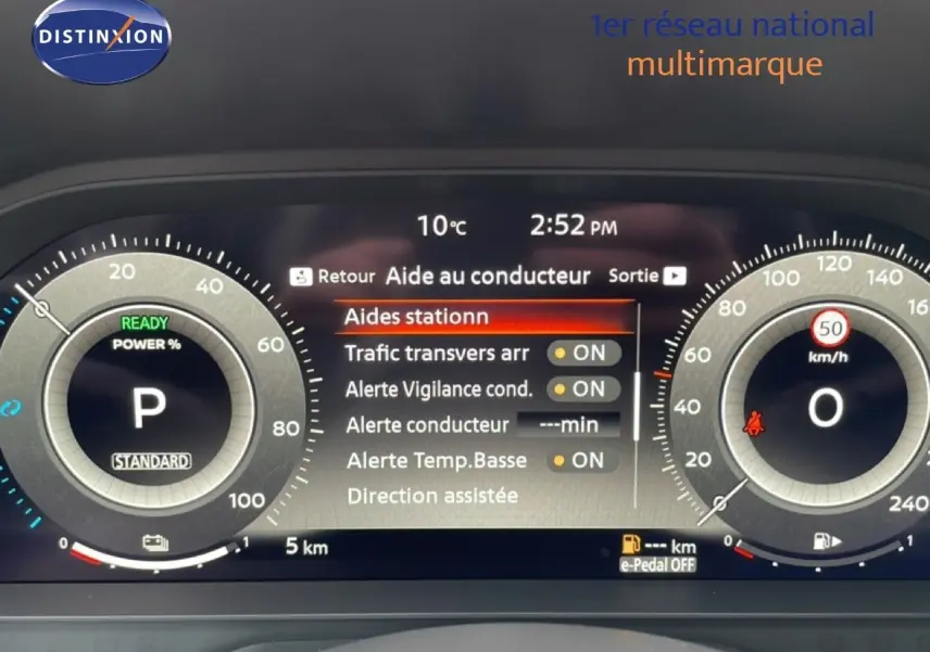 Tableau de bord numérique du Nissan Qashqai 1.5 E-POWER 205CH N-CONNECTA affichant les aides à la conduite et la vitesse à 0 km/h.
