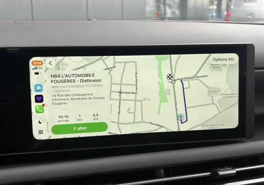 Écran tactile 12,3 pouces du système multimédia du Hyundai Tucson 2026 affichant une navigation GPS.