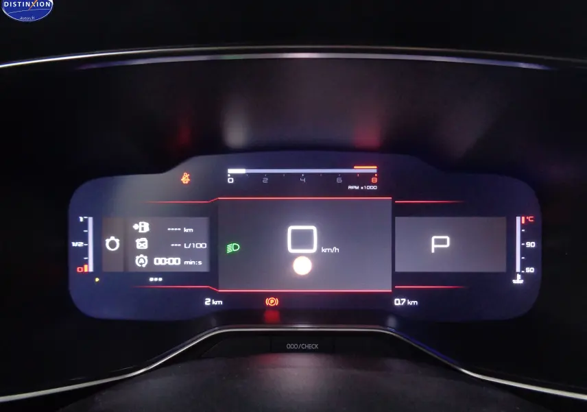 Tableau de bord numérique du Citroën C5 Aircross gris, affichant vitesse, régime et indicateurs au démarrage.