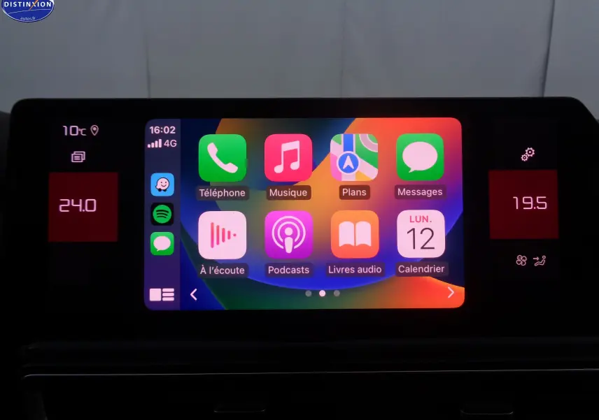 Écran tactile central du Citroën C5 Aircross 2022 affichant les applications Apple CarPlay avec climatisation à 24 et 19,5 degrés.