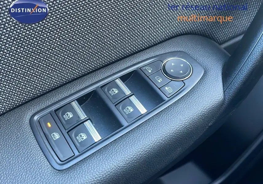 Panneau de commandes des vitres électriques côté conducteur du Renault Captur E-Tech blanc nacré, finition Technno 2025.