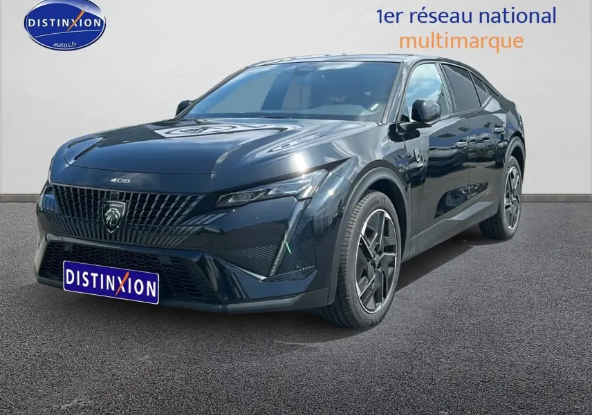 Peugeot 408 Hybrid noir vue 3/4 avant droit avec calandre distinctive et jantes alu modernes.