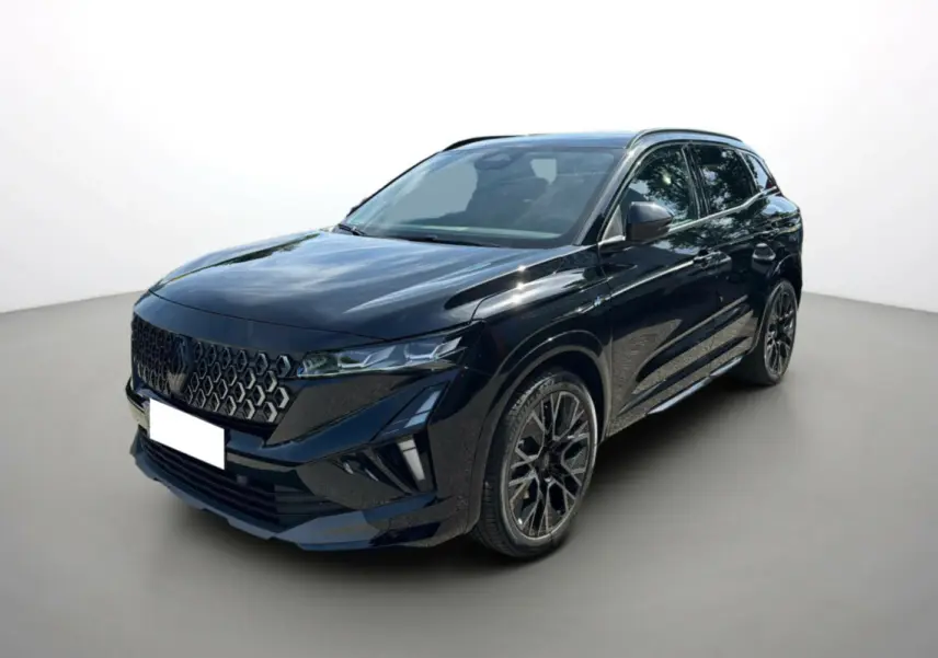 Renault Austral noir étoilé en 3/4 avant droit, avec jantes alu 20 pouces et toit panoramique noir.