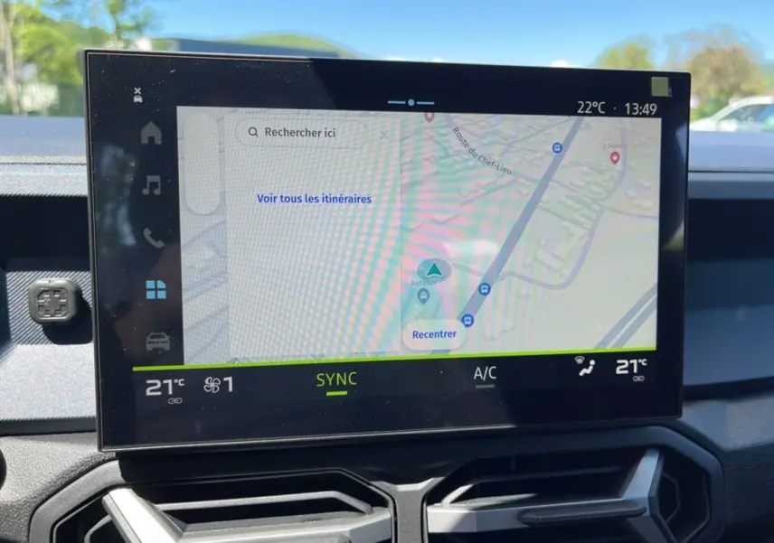 Écran tactile 10,1 pouces du système Media Nav Live avec navigation GPS dans le tableau de bord du Dacia Bigster.
