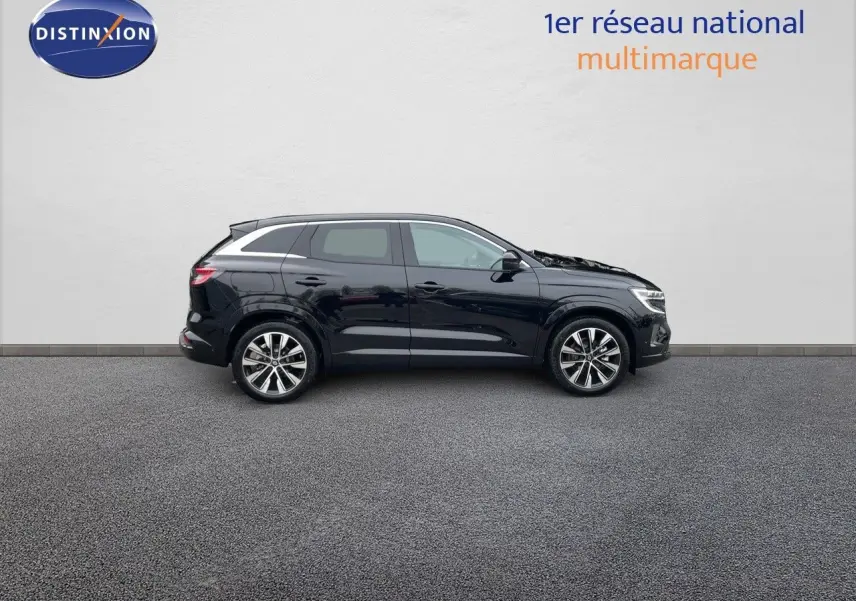 Profil côté gauche du Renault Austral E-Tech Full Hybrid 200ch noir étoile métal, avec jantes bi-ton et lignes fluides.