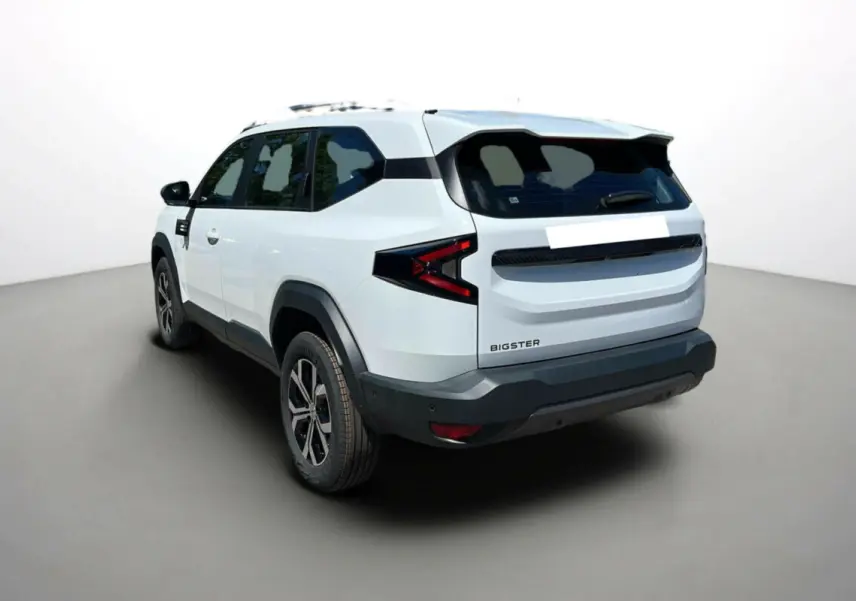 Vue 3/4 arrière droite du Dacia Bigster blanc glacier avec barres de toit et jantes alu 17 pouces.