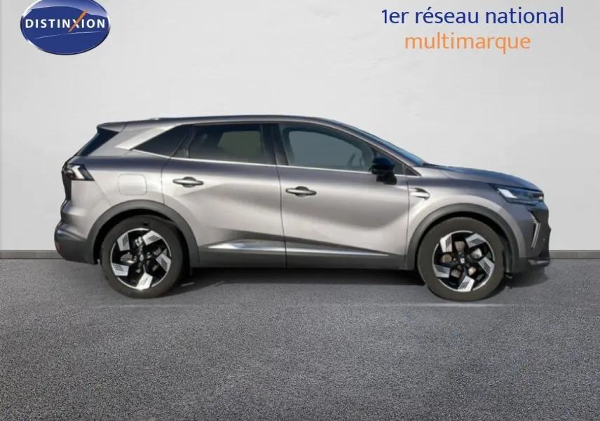 Profil droit du Renault Symbioz gris cassiopée métal 2025, SUV hybride aux lignes modernes et jantes bicolores.