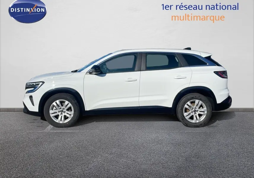 Profil côté gauche du Renault Austral blanc glacier hybride 2023 avec jantes alliage et toit noir contrasté.