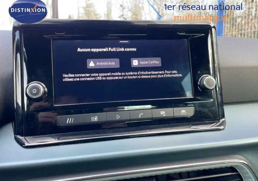 Écran tactile central du tableau de bord du SEAT Arona 2025 affichant les options Android Auto et Apple CarPlay.