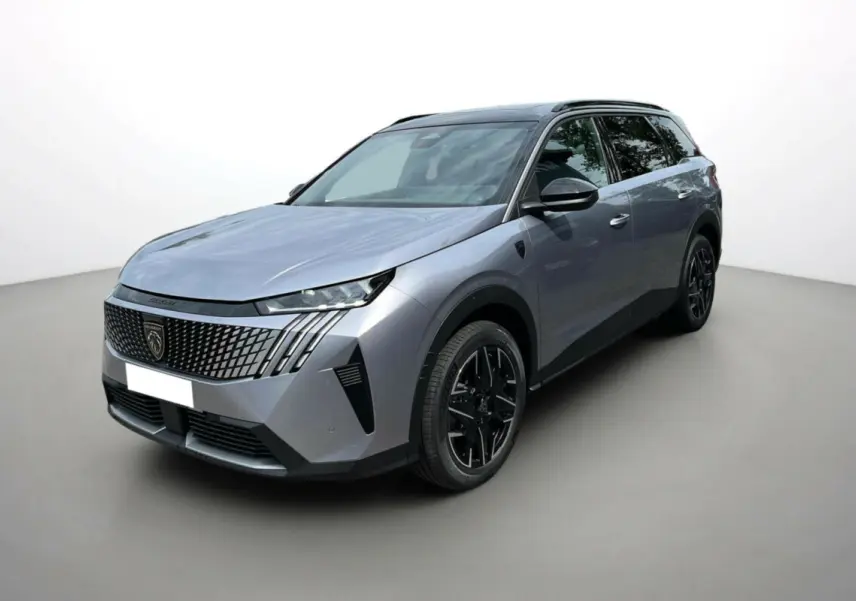 Peugeot 5008 Hybrid gris artense toit noir en 3/4 avant droit, avec jantes alu noires et calandre distinctive.