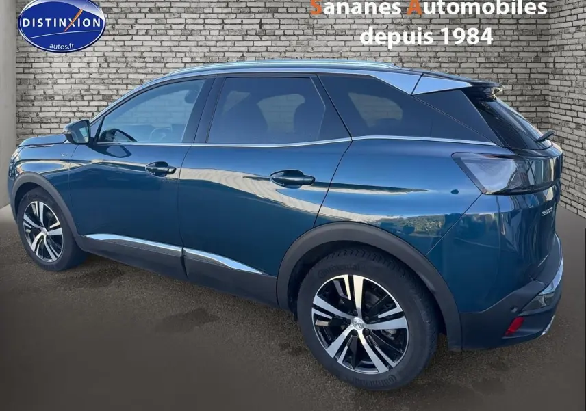 Peugeot 3008 bleu métallisé en vue profil côté gauche, avec jantes alliage et vitres teintées.