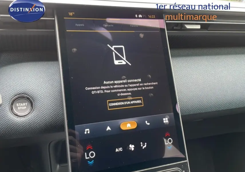 Vue rapprochée de l’écran tactile central du Citroën C5 Aircross 2026, affichant la connexion d’appareil, avec bouton Start/Stop visible.
