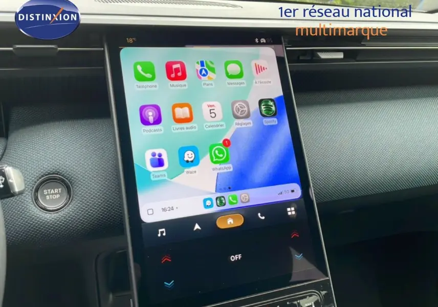 Vue rapprochée de l’écran tactile central du Citroën C5 Aircross 2026, affichant des applications connectées.