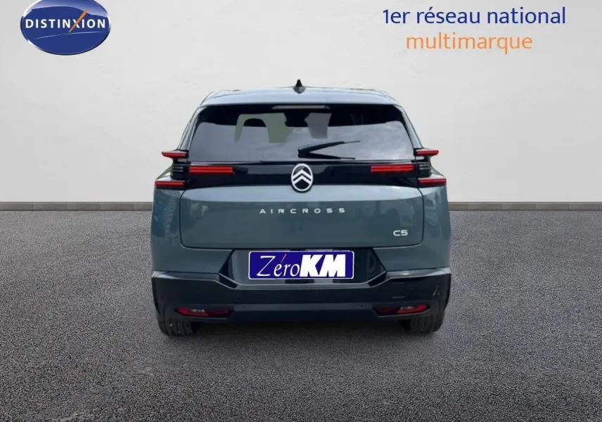 Vue arrière d'un Citroën C5 Aircross vert Astoria Métal 2026 avec feux arrière horizontaux et logo centré.