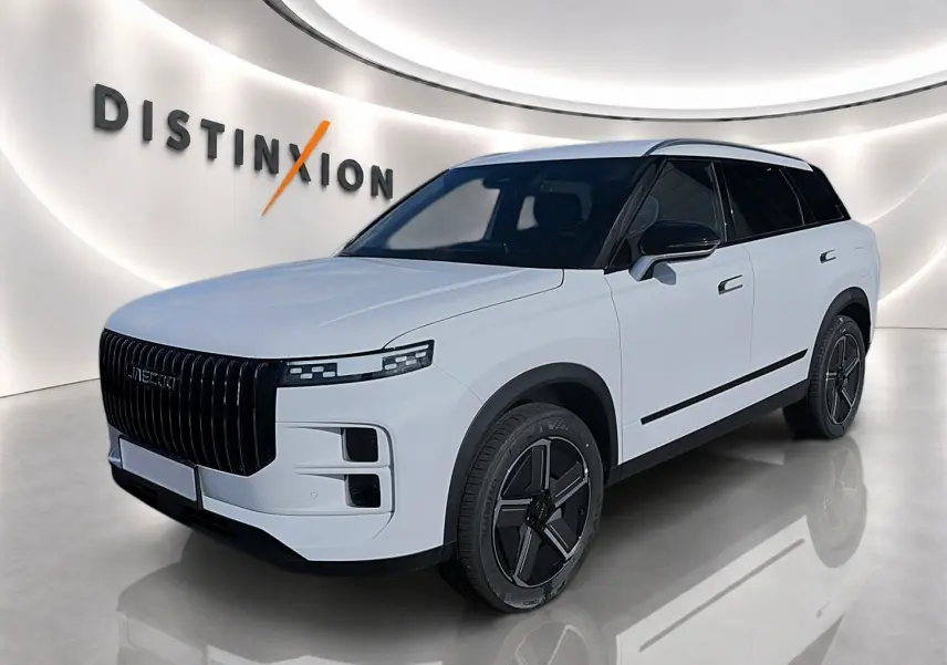 SUV JAECOO J7 blanc kaki en 3/4 avant droit, avec calandre verticale noire et toit panoramique noir.