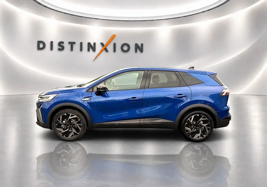 Profil droit d'une Renault Symbioz bleu iron avec jantes alu noires et détails noirs contrastants sur fond blanc lumineux.