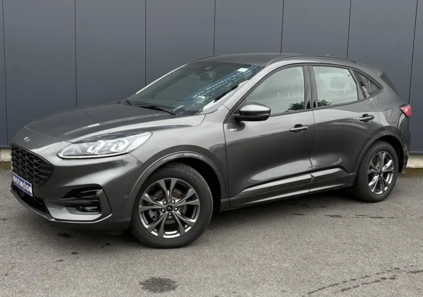 Ford Kuga 2.0 EcoBlue gris graphite, vue côté droit en 3/4 avant, jantes alliage et phares LED visibles.