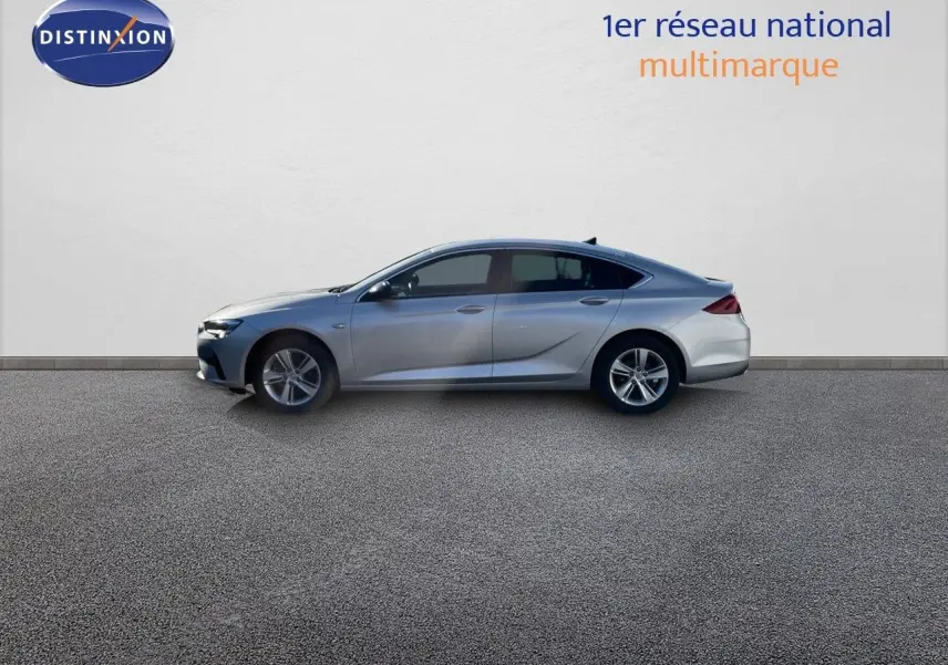 Opel Insignia 2.0D gris minéral métal vue de profil côté gauche sur fond neutre, silhouette élégante et moderne.