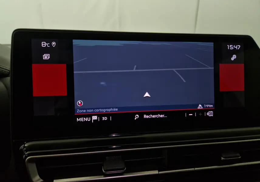 Écran tactile central du tableau de bord du Citroën C5 Aircross noir 2024 affichant la navigation GPS en zone non cartographiée.