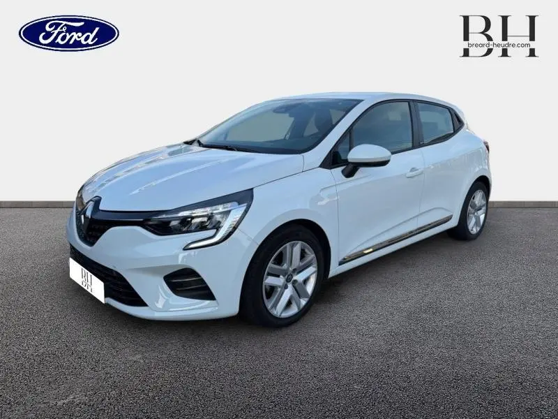 Renault Clio blanc glacier vue 3/4 avant droit, avec phares LED et jantes alliage cinq branches.